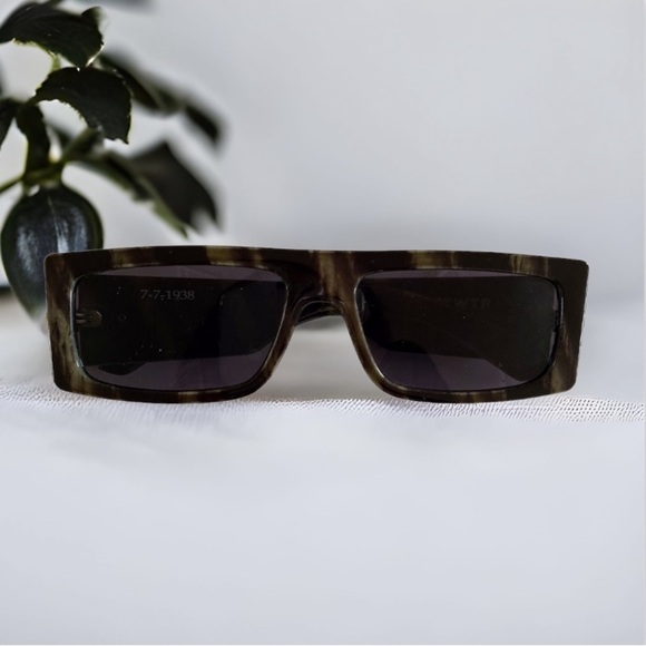 Knotwtr Luxury Sunglasses NWT Boxed with accessories New in Box